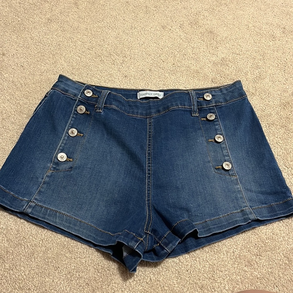 NWOT-Happily Grey Jean Shorts Size 11/30